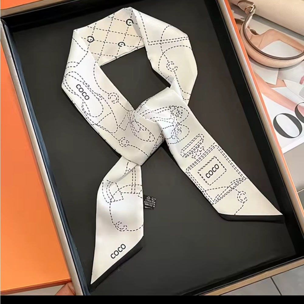 Elegant Black and White Silk Twillies